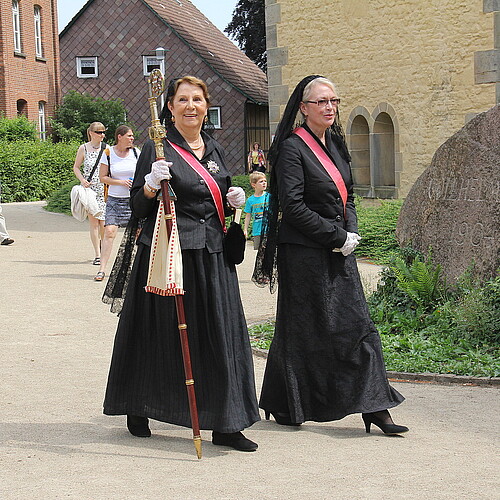 Uda von der Nahmer, Alt-Äbtissin und Katrin Woitack, Äbtissin des Stifts Fischbeck.