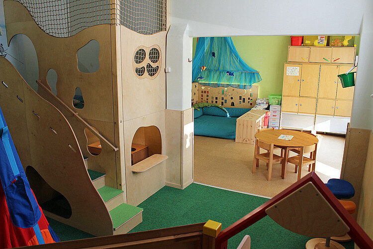 Farbenfroh und zum spielen ist die neue Einrichtung für eine Kita, dank der Förderung durch die Klosterkammer.