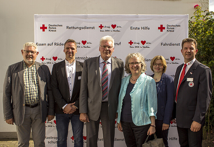 Sechs Personen, darunter Klosterkammer-Präsident Hans-Christian Biallas, stehen nebeneinander.