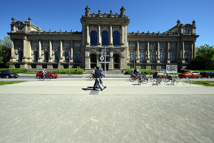 Die frontale Ansicht des Landesmuseums in Hannover.