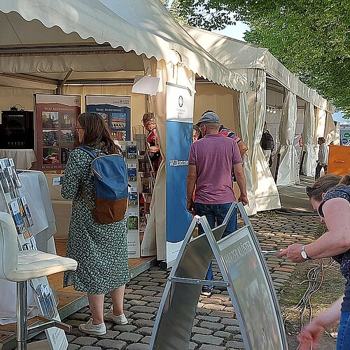 Tag der Niedersachsen, Hannover 2022, Gäste am Stand der Klosterkammer