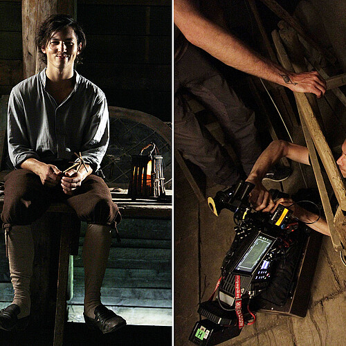 Ein Mann sitzt während Dreharbeiten im Dachgeschoss des Verdener Doms im Dunklen.